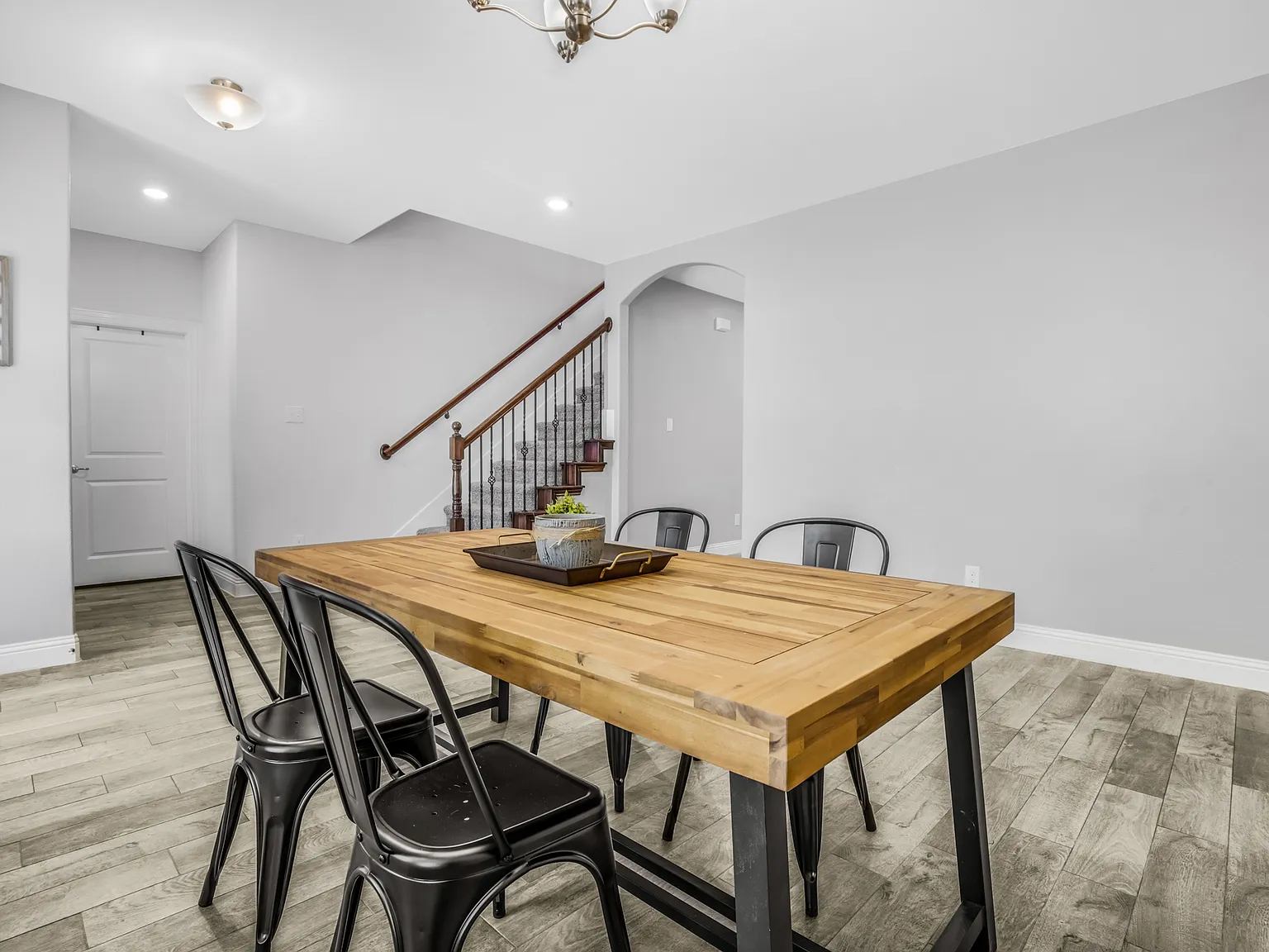5 bed, 3.5 bath, 3249 sqft, $3,750 — Photo 4