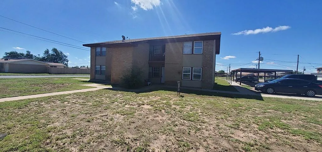 2 bed, 1.0 bath, 942 sqft, $1,150 — Photo 1