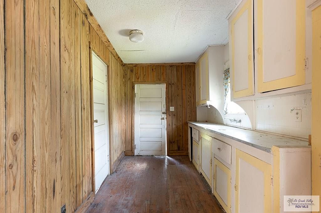 c. 1920 Small Fixer Upper For Sale in Combes, TX. 89K Sold Old