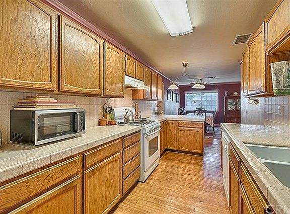 4th image of 1121 W Grondahl St