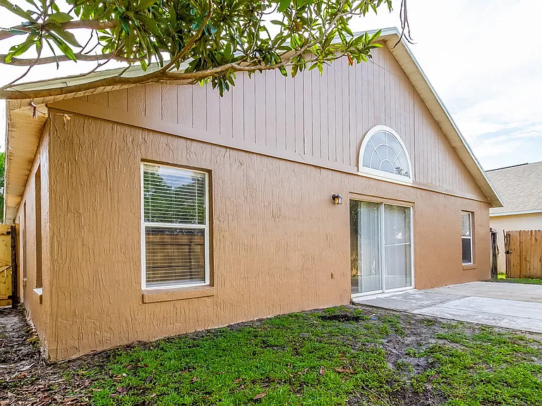 312 Riunite Cir — Photo 16