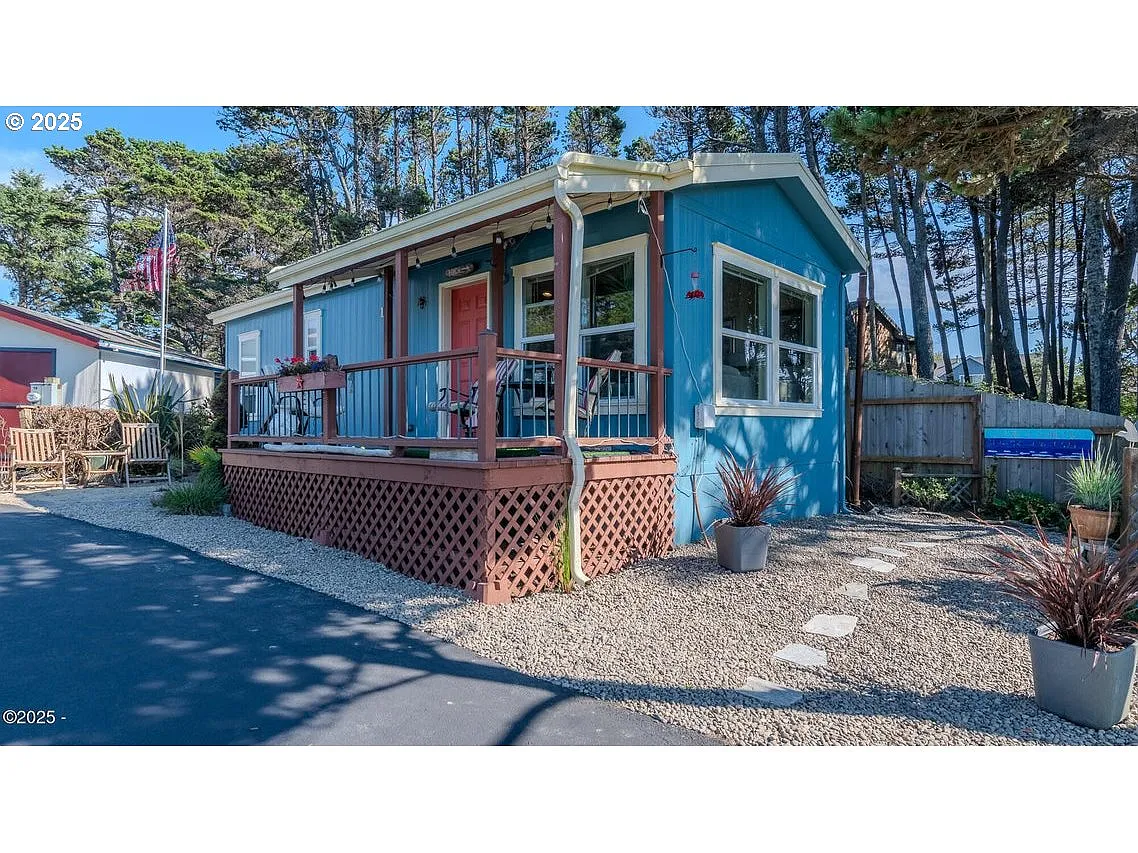 4875 N Highway 101 photo 1