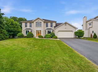 567 Warbler Dr, Bolingbrook, IL 60440