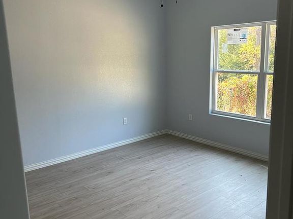 5th image of 5137 Helmick Ave