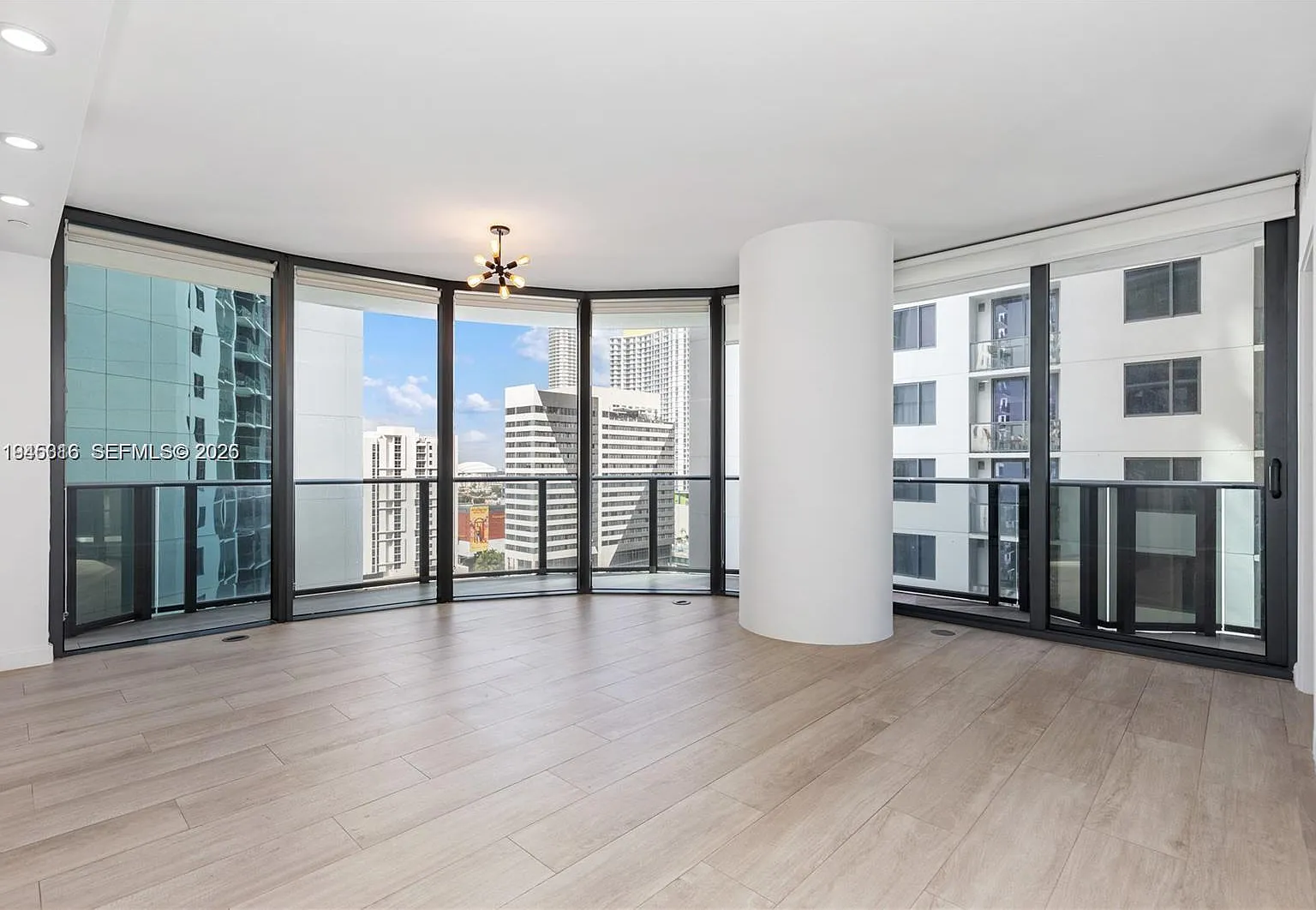 2 bed, 926 sqft, $4,800 — Photo 4