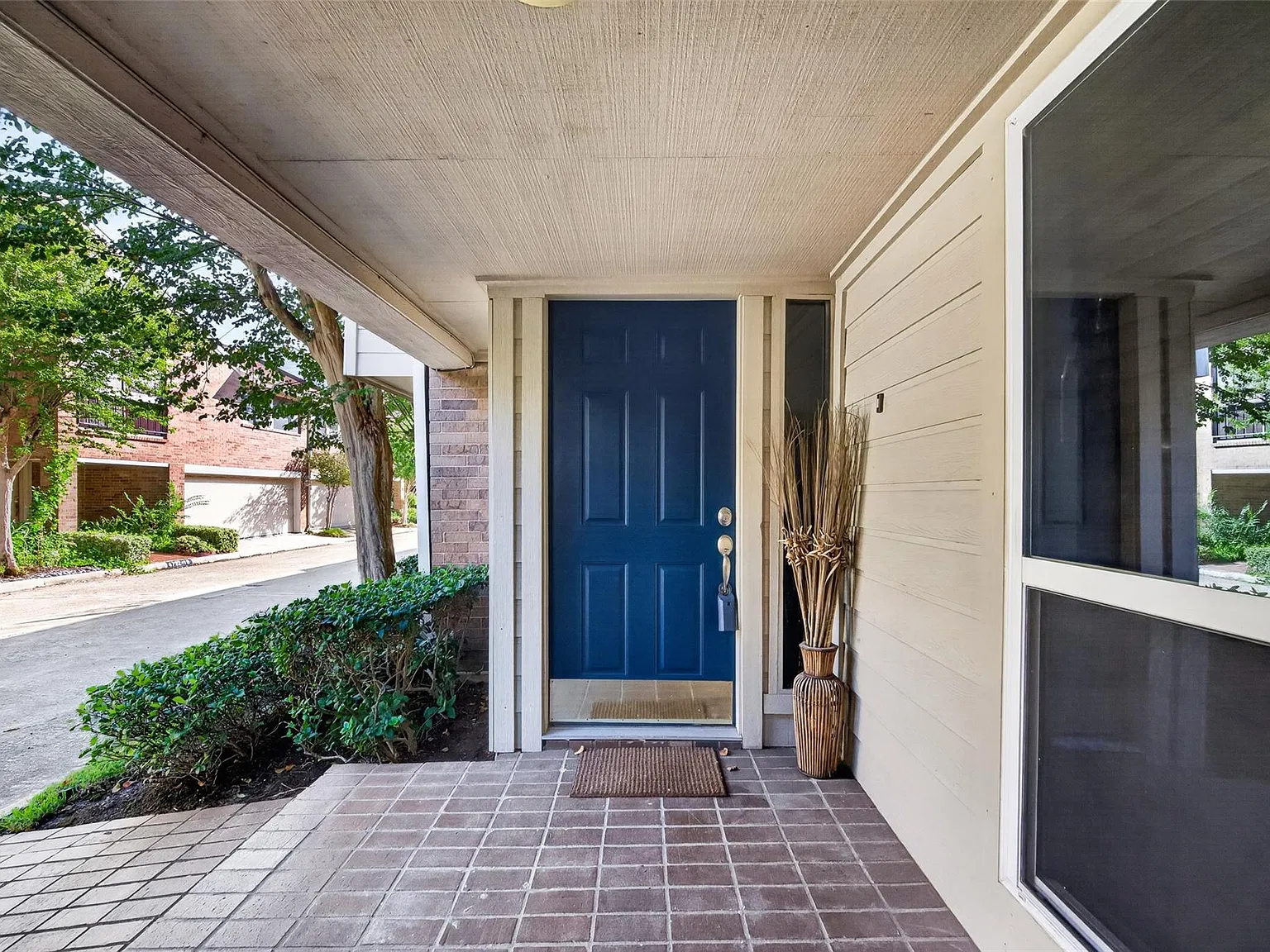 4 bed, 3.0 bath, 2238 sqft, $4,500 — Photo 4