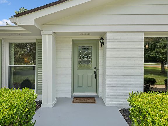 5th image of 2409 Bellevue Manor Dr
