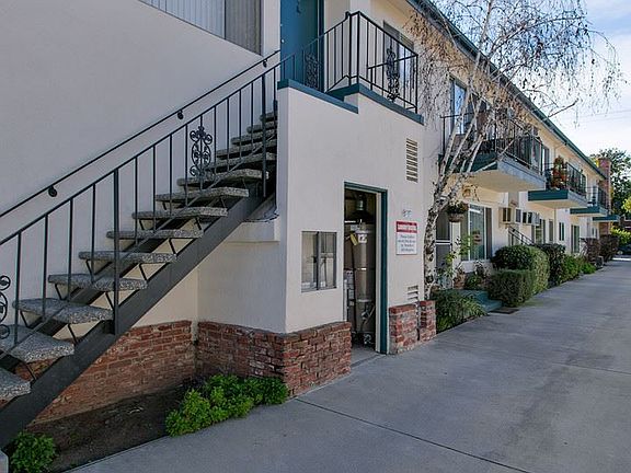 3rd image of 888 Magnolia Ave APT 8