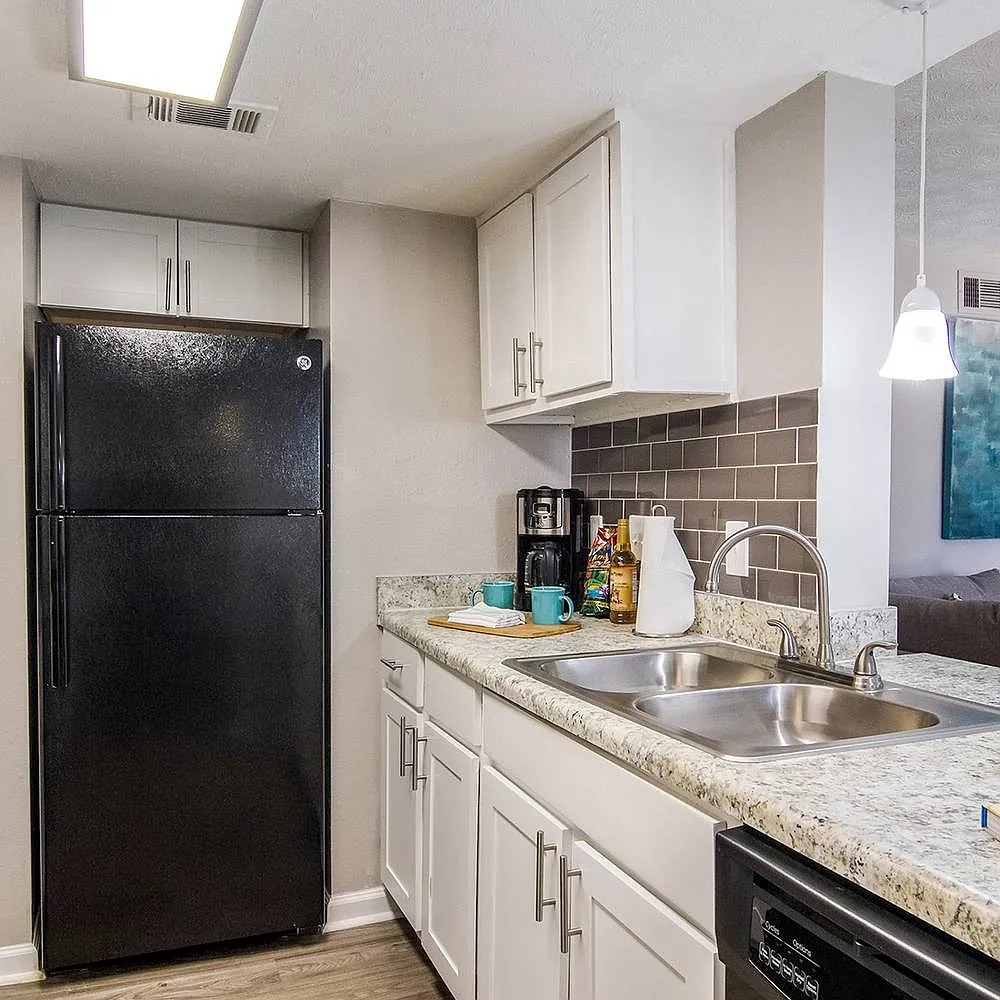 Laurel Pointe — Photo 4