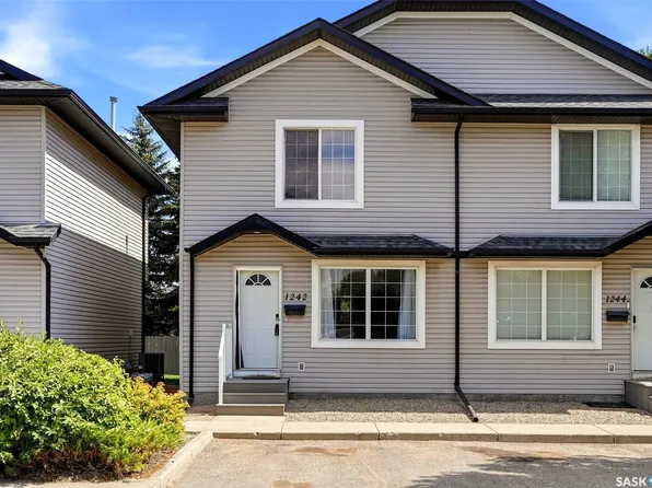 1242 Wessex Place, Regina, SK S4N 7S2