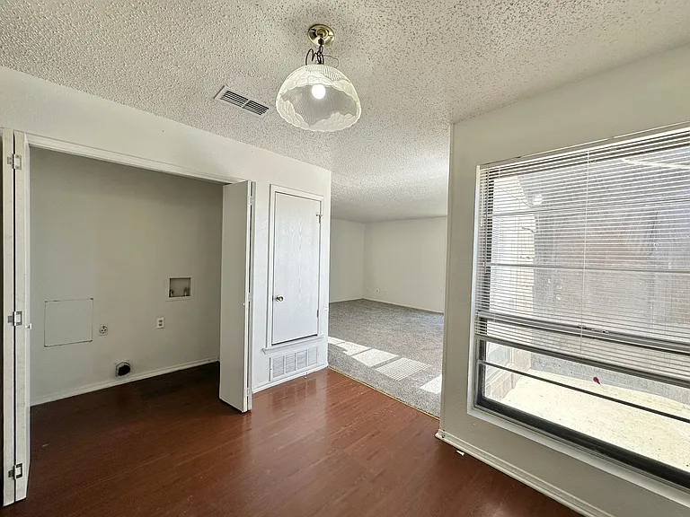 2105 Creekwood Dr — Photo 14