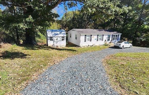 4th image of 259 Lakeview Dr