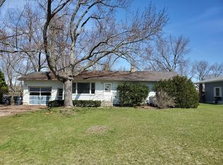 1053 Willow Dr, Saint Joseph, MI 49085