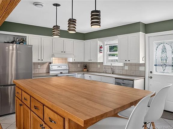 5th image of 66 Viola Ave