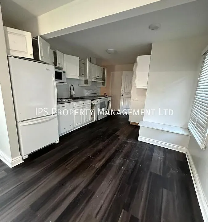 18 Montgomery Blvd