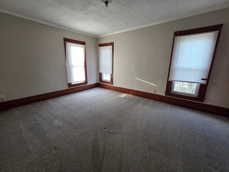 200 E Walnut St — Photo 11