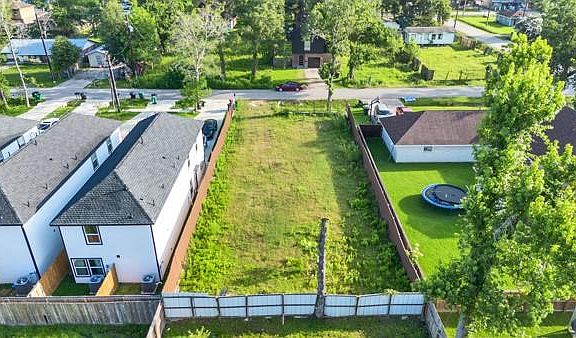 4th image of 8230 Bigwood St