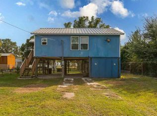 128 Bayshore Rd, Anahuac, TX 77514