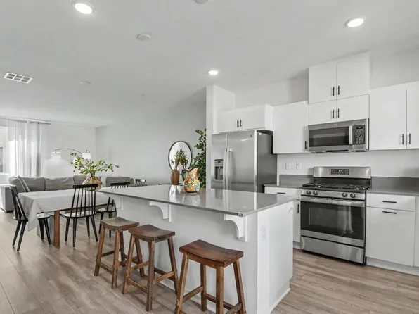 5212 Beachfront Cove St #37, San Diego, CA 92154