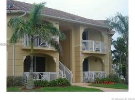 8936 W Flagler St, Miami, FL