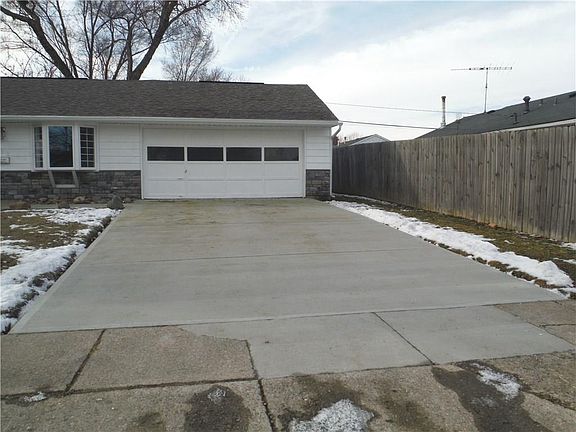 4th image of 815 Hyer St