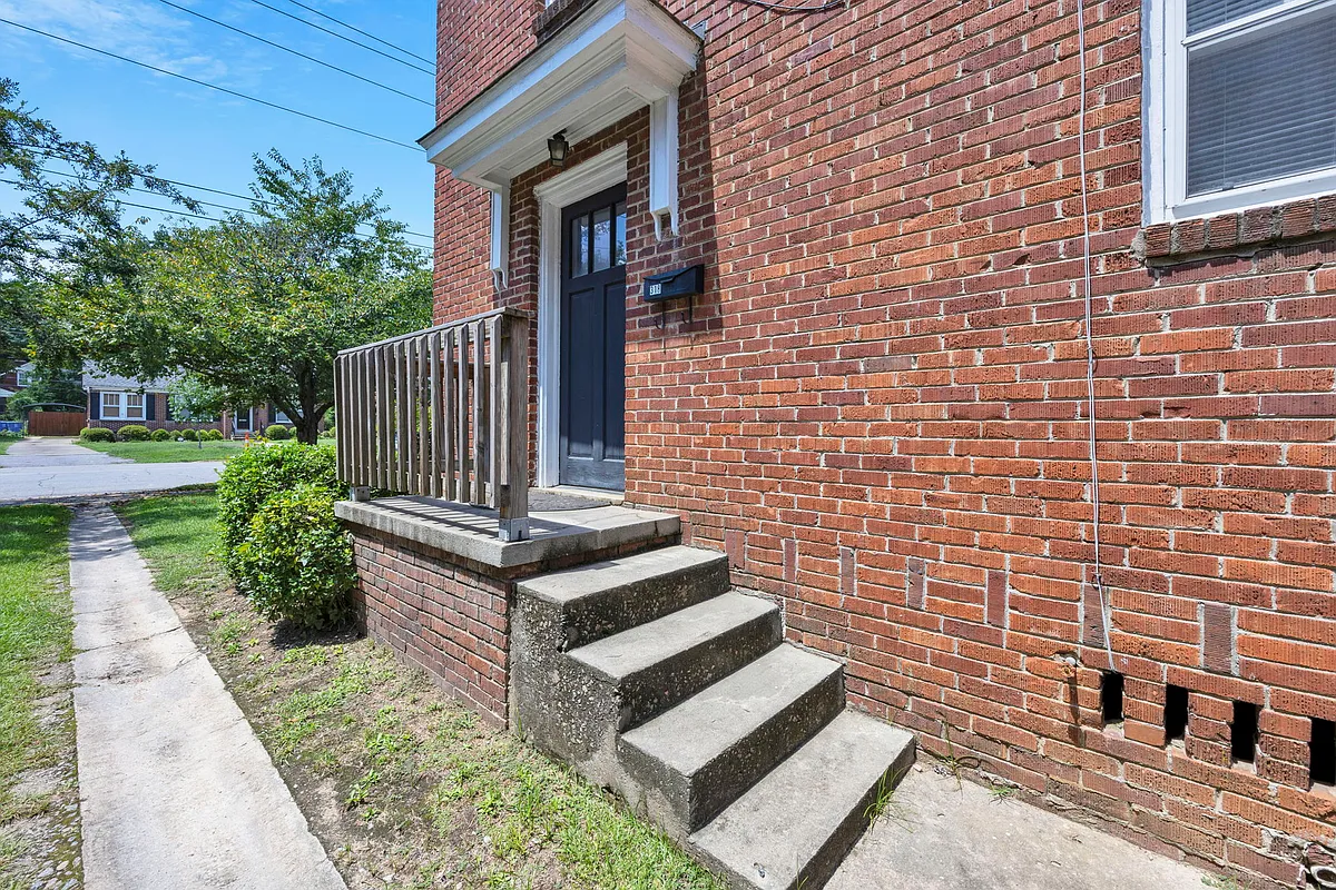Building Photo - 318 Woodrow St #318