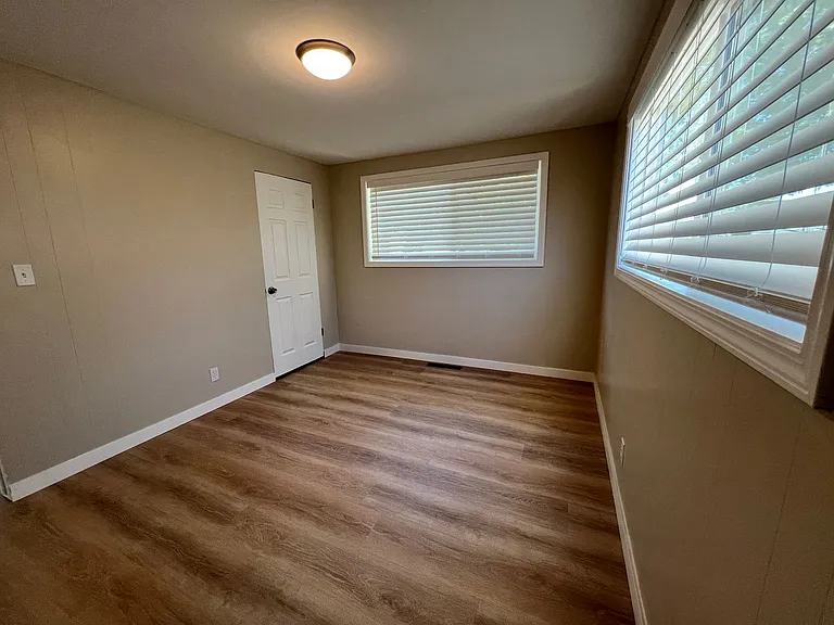 324 N Central Dr — Photo 19
