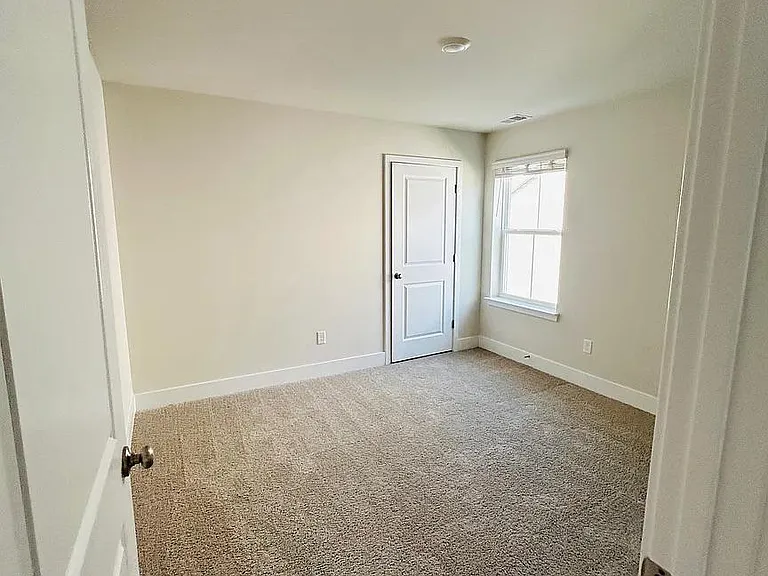 128 Wappinger Ter — Photo 8