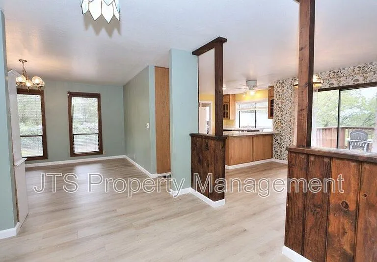 2812 Centennial Ct — Photo 15