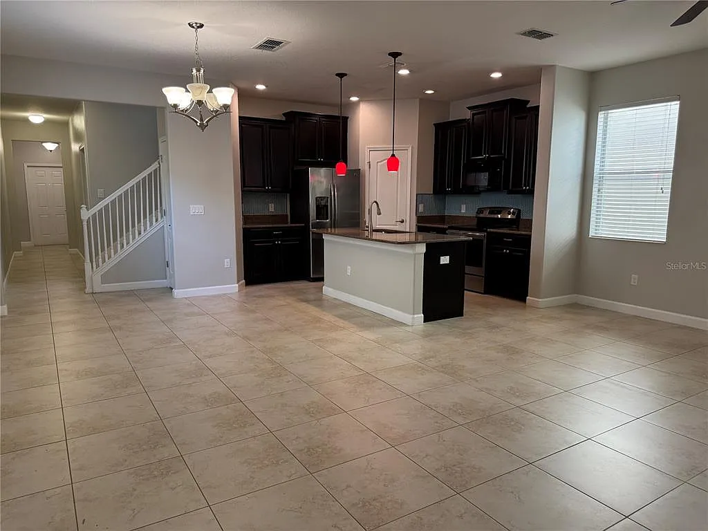 4 bed, 3.5 bath, 2477 sqft, $3,200 — Photo 2