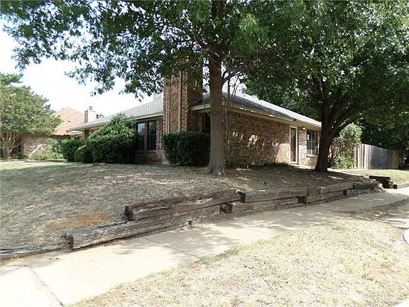 2nd image of 2700 London Ct