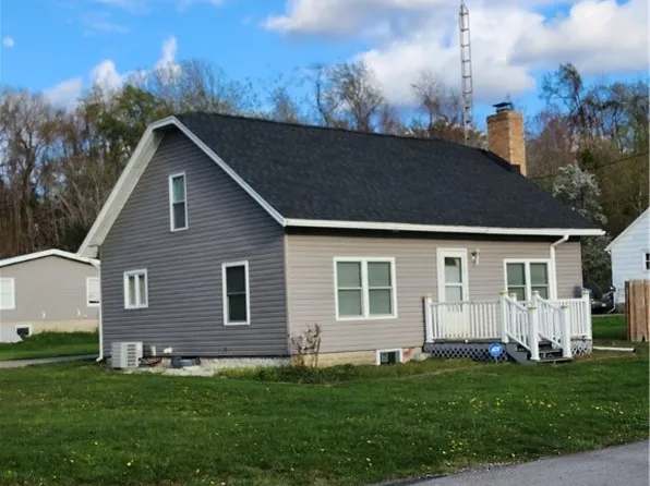 6003 Glade Dr, Erie, PA 16509