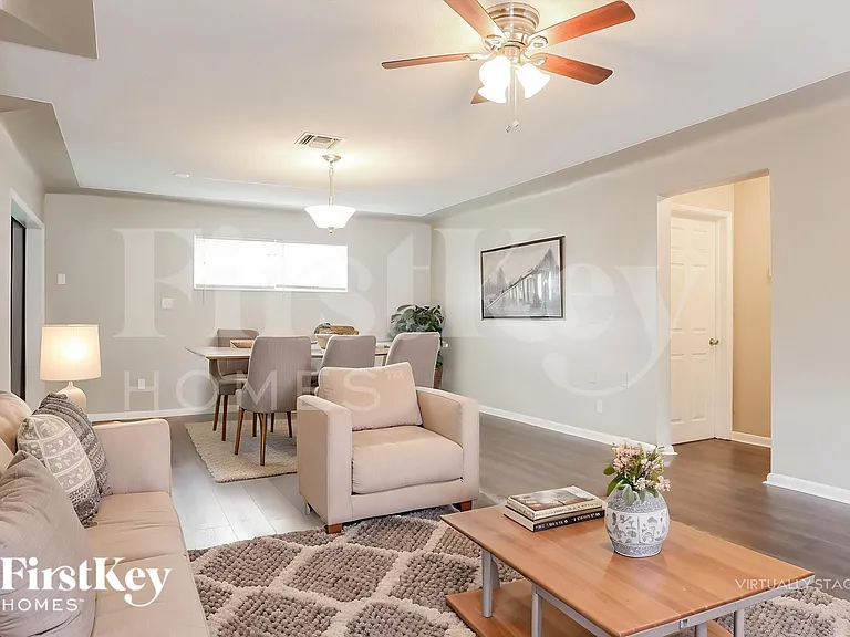 1565 NW 6th Ave — Photo 5