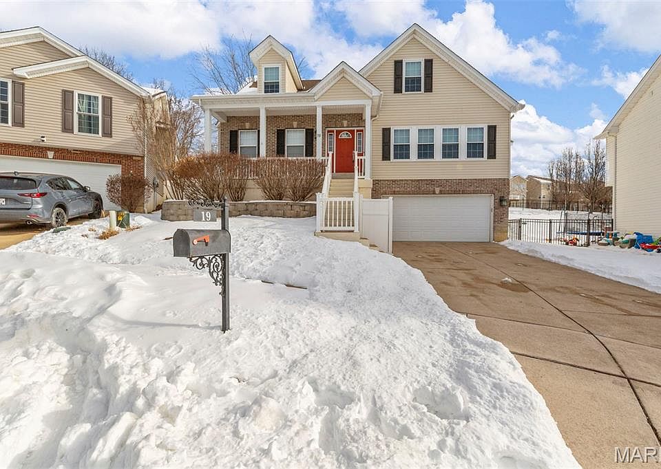 1st image of 19 Winter Pond Dr