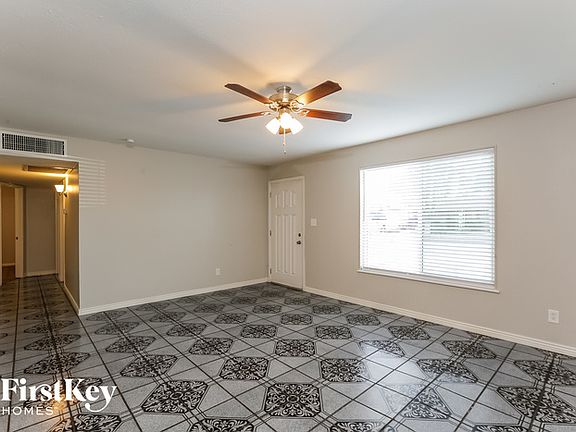 4th image of 6112 N 31st Dr
