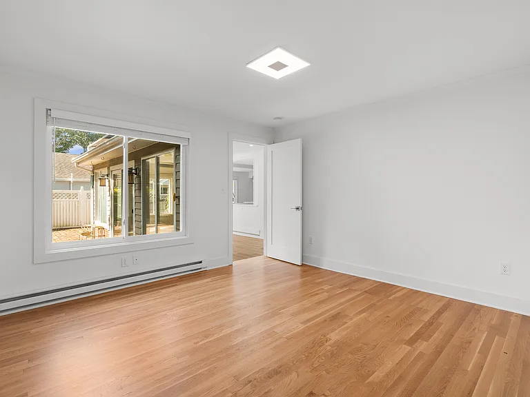 25 Crescent Bluff Ave — Photo 13
