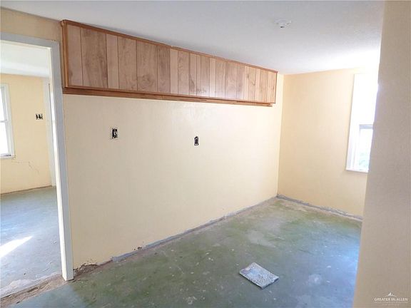 4th image of 1022 W Birch Ave