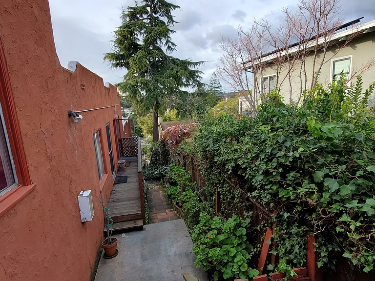 942 Vermont St — Photo 7