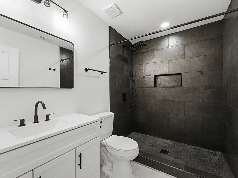 523 Biltmore St — Photo 14