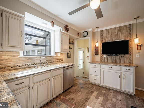 5th image of 3167 Juniper Ln