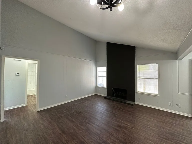 5601B Purple Sage Dr — Photo 2