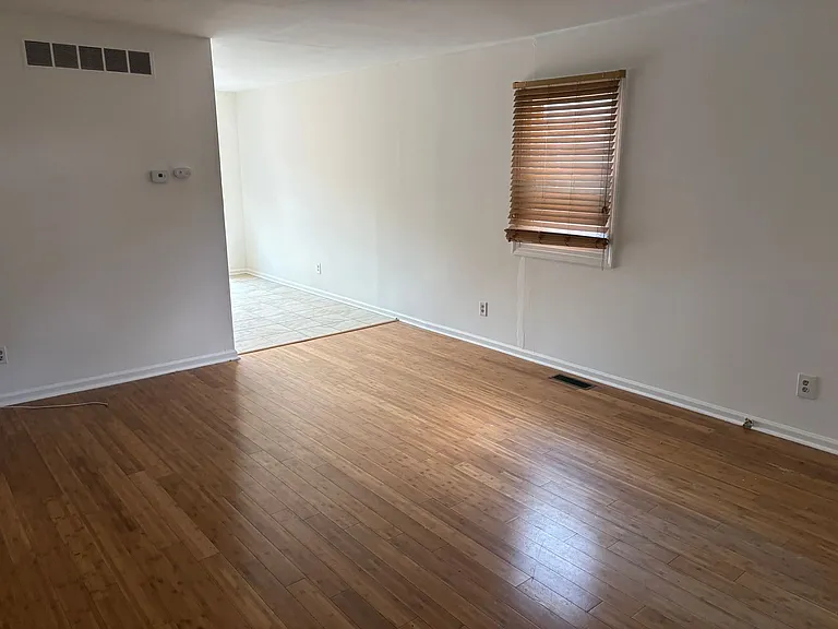 220 Harding Ave — Photo 6
