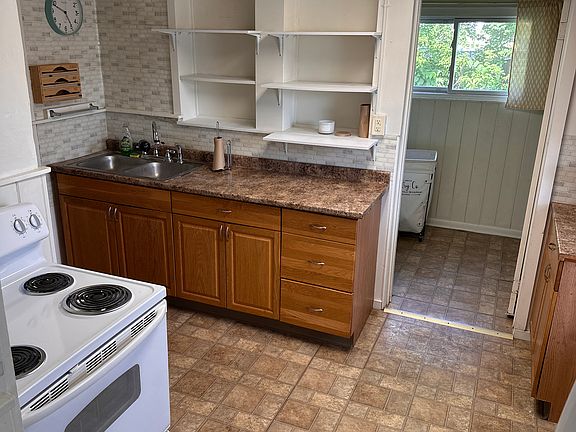 2nd image of 30 Pearl Ave #2