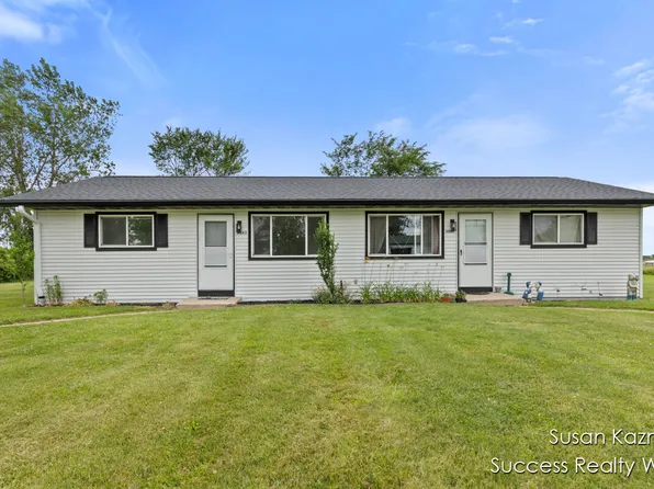 9530 Lakewood Dr, Lake Odessa, MI 48849