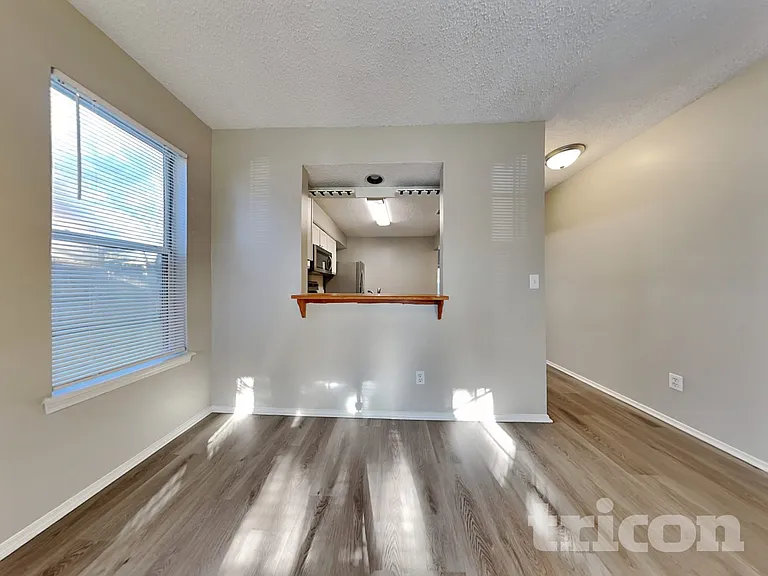 606 Radnor Ln — Photo 4