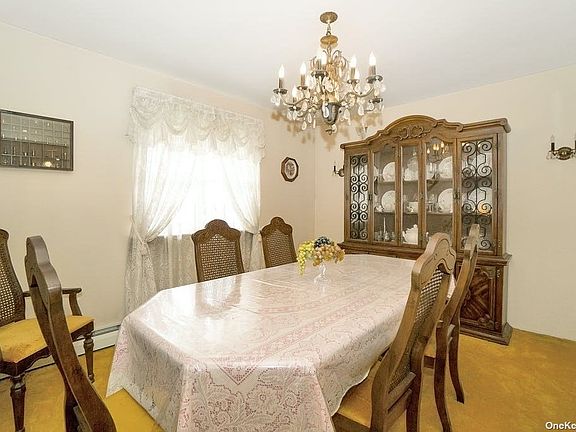 2nd image of 28 Country Greens Ct