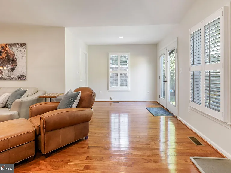 8011 Jackson Rd — Photo 24