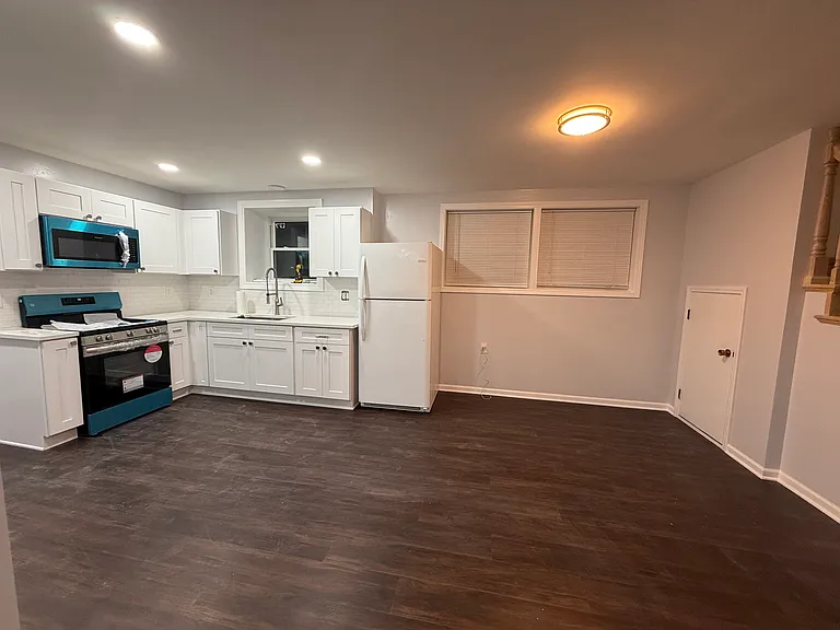 8517 W Foster Ave #B — Photo 2