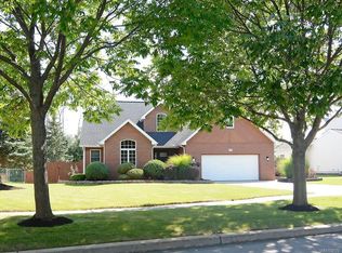 9 Stream View Ln, Lancaster, NY 14086