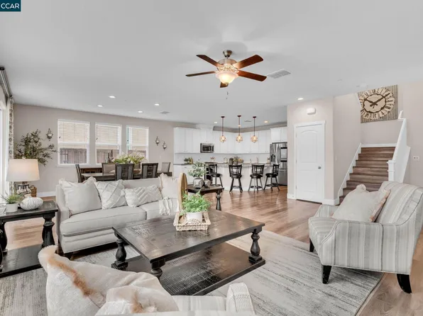 1881 Hartford Ct, Lathrop, CA 95330